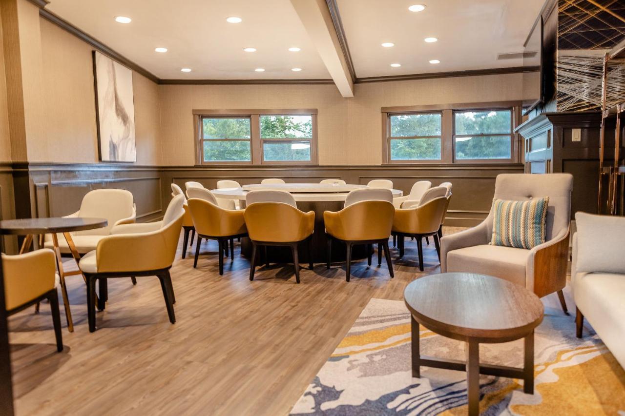 Chateau Merrimack Hotel & Spa Tyngsboro エクステリア 写真