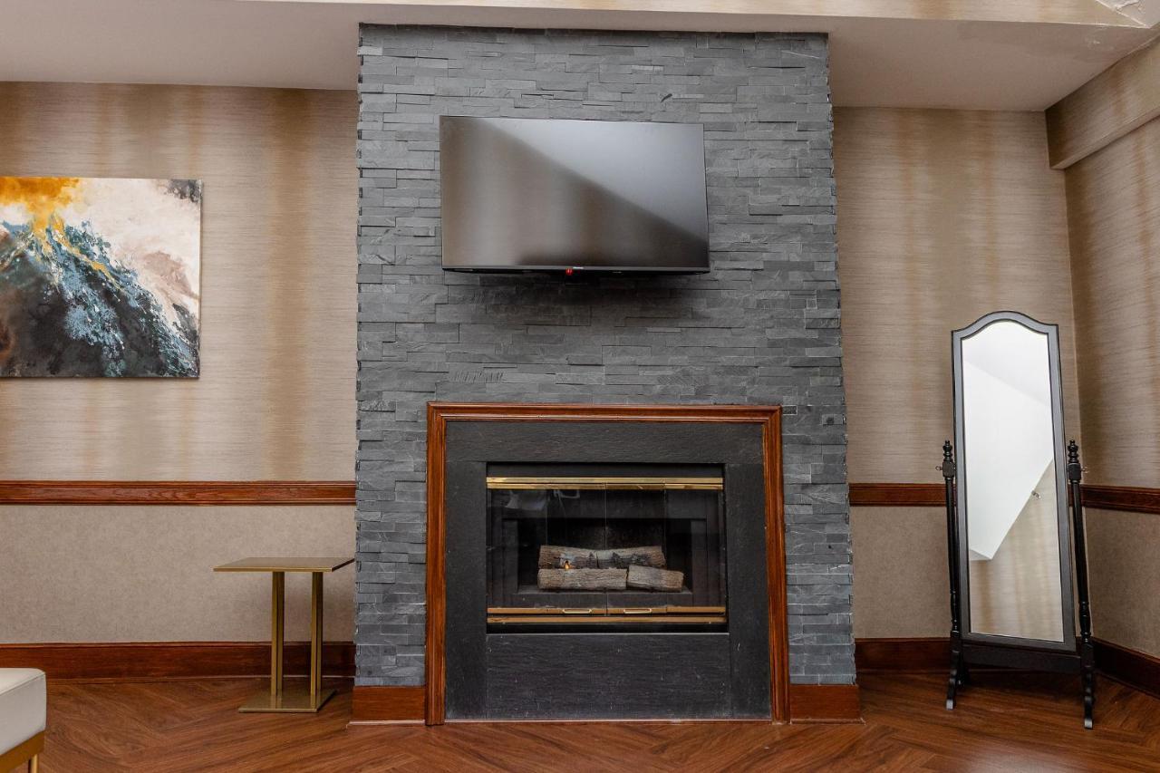 Chateau Merrimack Hotel & Spa Tyngsboro エクステリア 写真