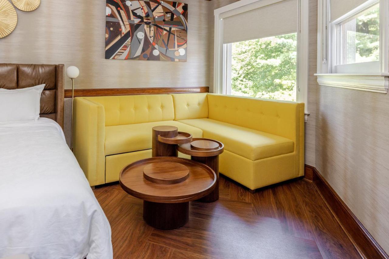 Chateau Merrimack Hotel & Spa Tyngsboro エクステリア 写真