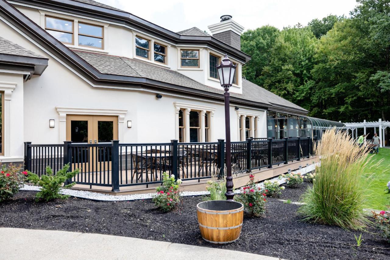 Chateau Merrimack Hotel & Spa Tyngsboro エクステリア 写真