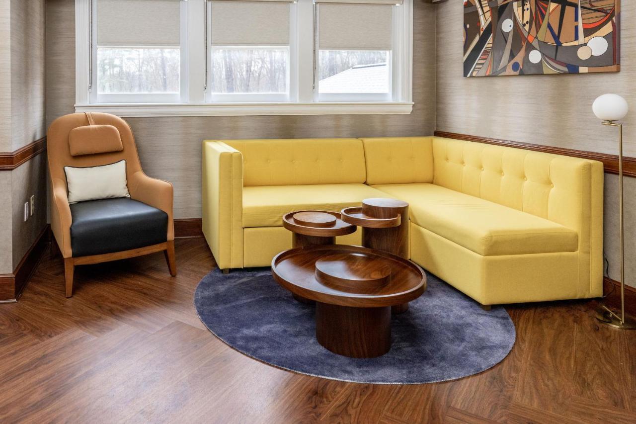 Chateau Merrimack Hotel & Spa Tyngsboro エクステリア 写真