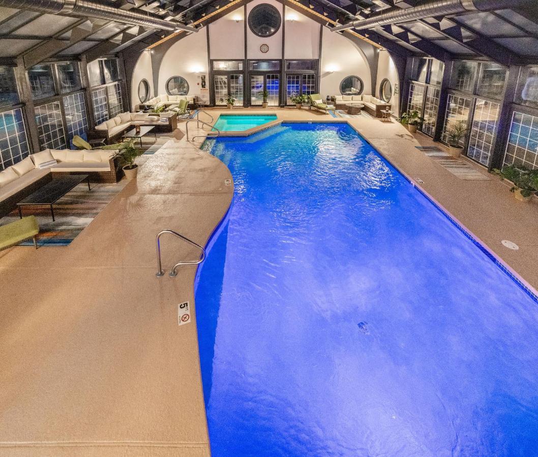 Chateau Merrimack Hotel & Spa Tyngsboro エクステリア 写真