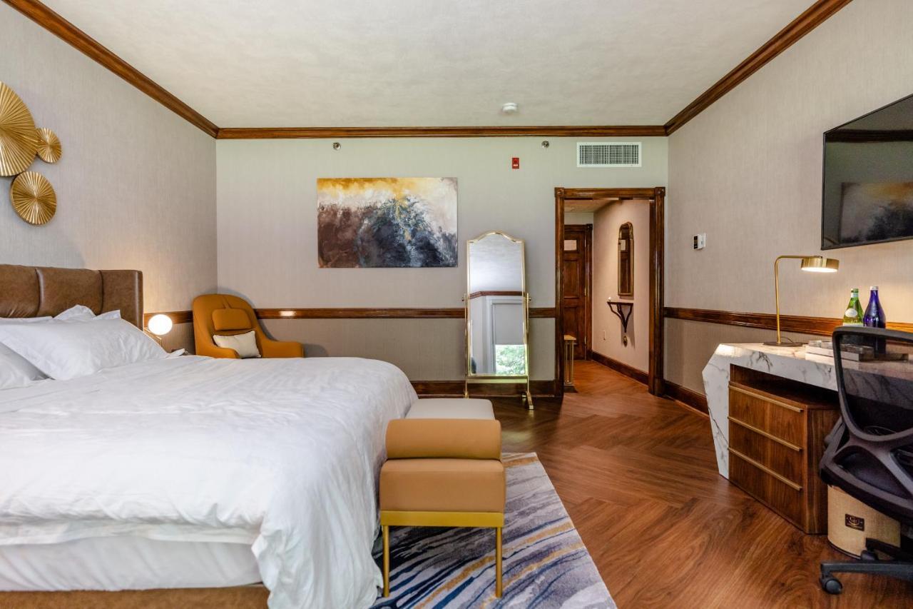 Chateau Merrimack Hotel & Spa Tyngsboro エクステリア 写真